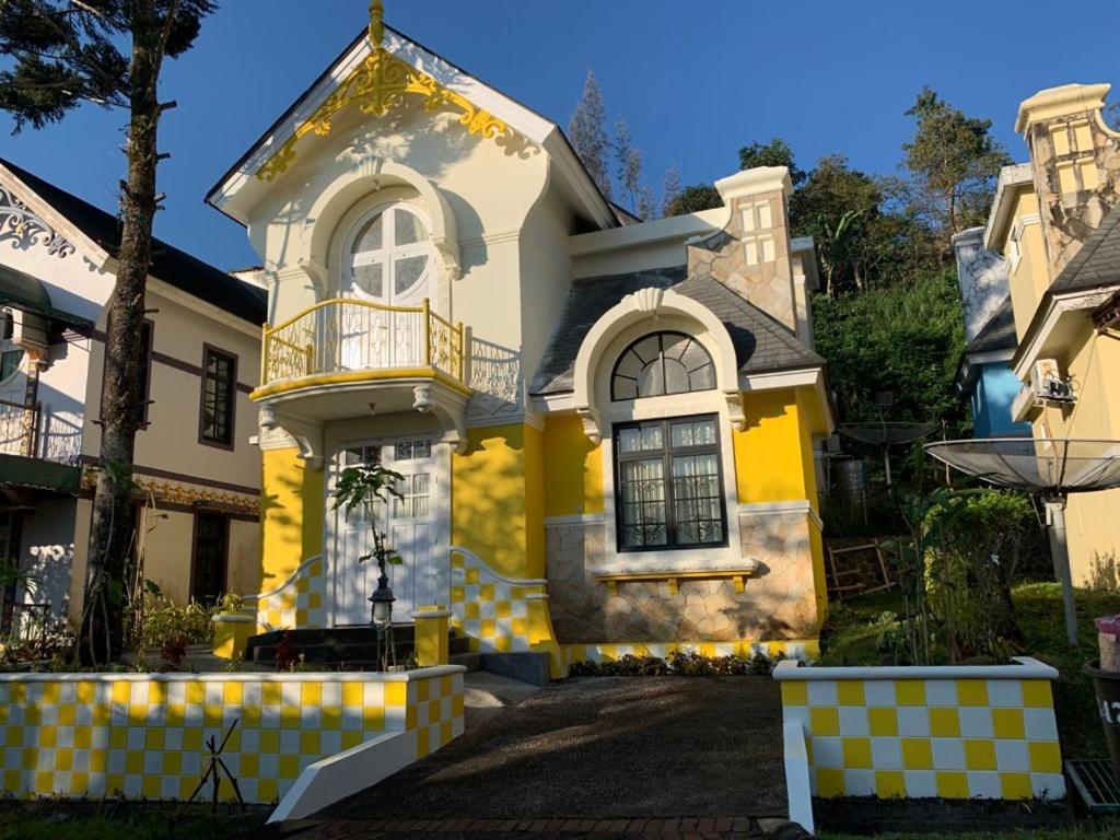 Villa Wubao Kota Bunga 3 Kamar Harga Budget Cinengangirang 外观 照片
