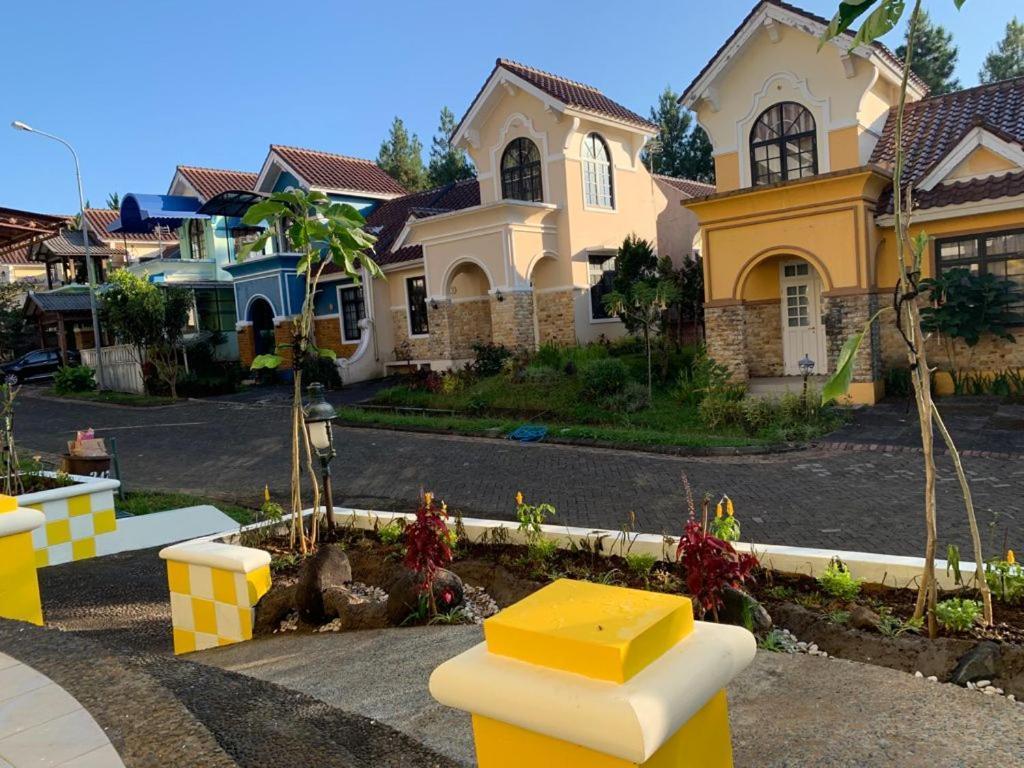 Villa Wubao Kota Bunga 3 Kamar Harga Budget Cinengangirang 外观 照片